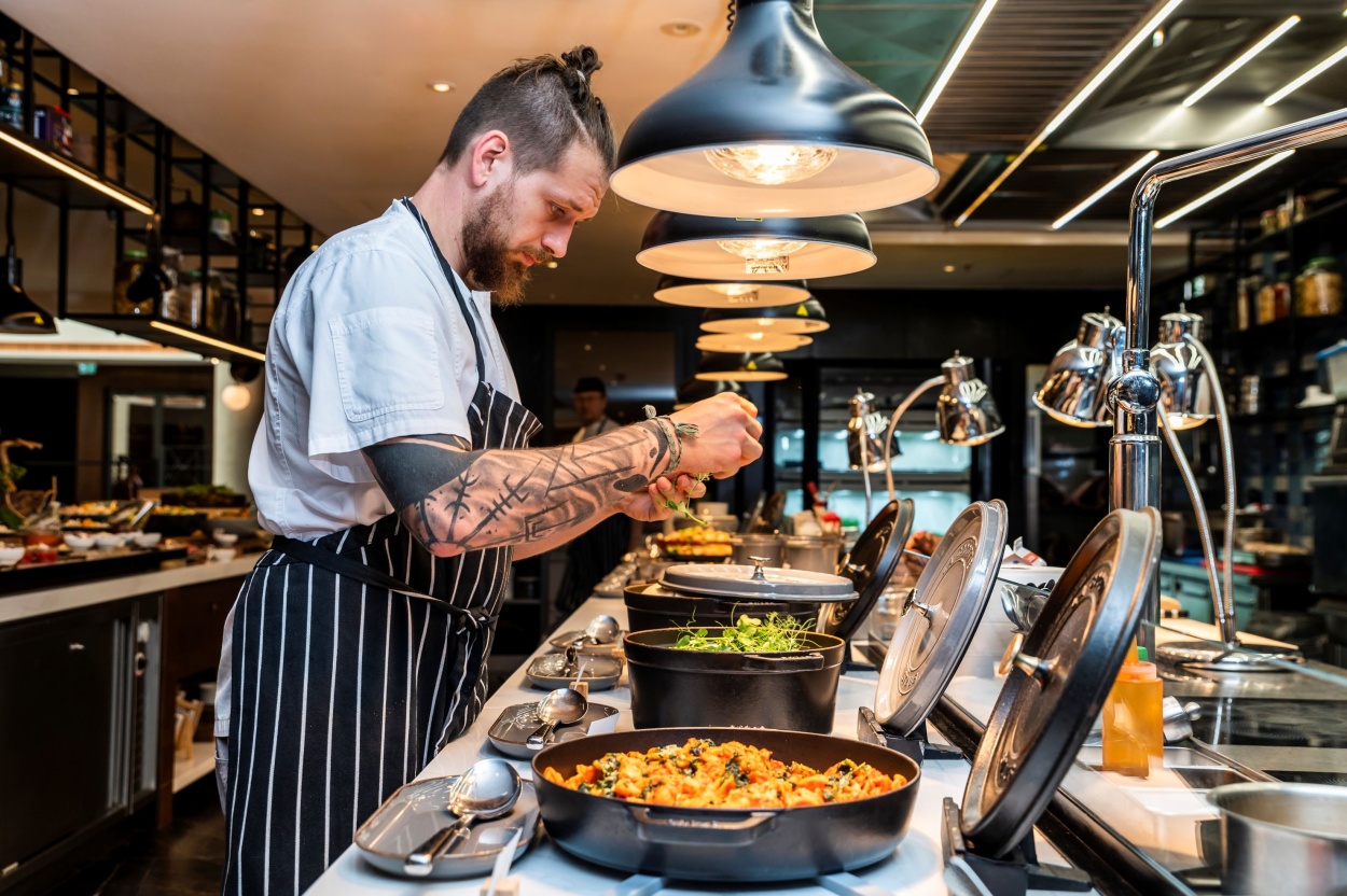 Velikonoce na talíři: Pražská restaurace The Artisan zve na jarní menu i sváteční brunche